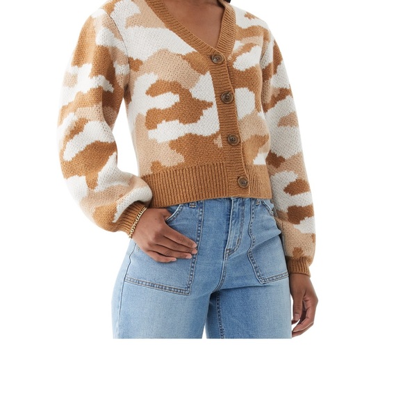 Women’s Camo Cardigan Sweater - Picture 4 of 10